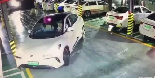 国产修车道歉视频